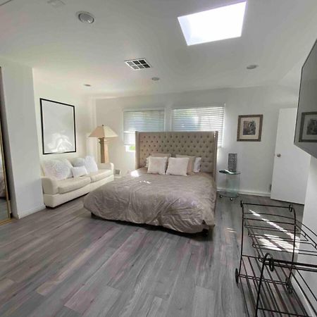 Universal Studios 2 Mile Retreat ลอสแอนเจลิส ภายนอก รูปภาพ