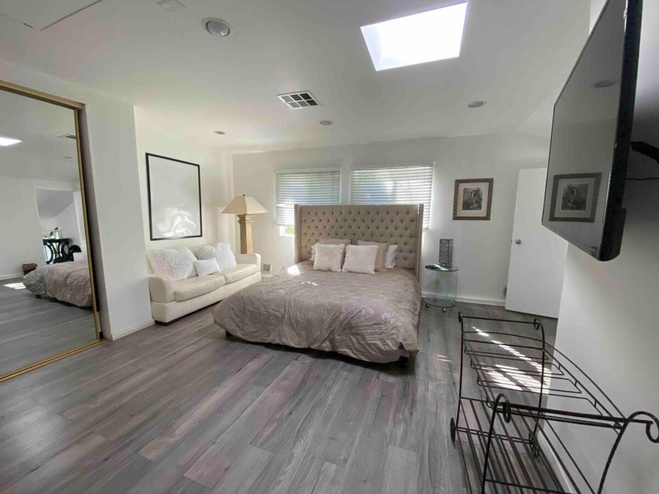 Universal Studios 2 Mile Retreat ลอสแอนเจลิส ภายนอก รูปภาพ