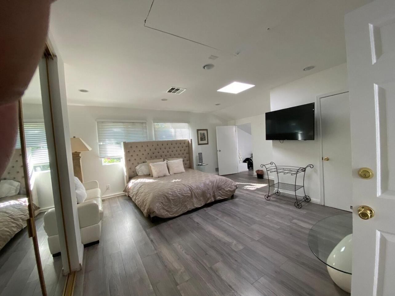 Universal Studios 2 Mile Retreat ลอสแอนเจลิส ภายนอก รูปภาพ